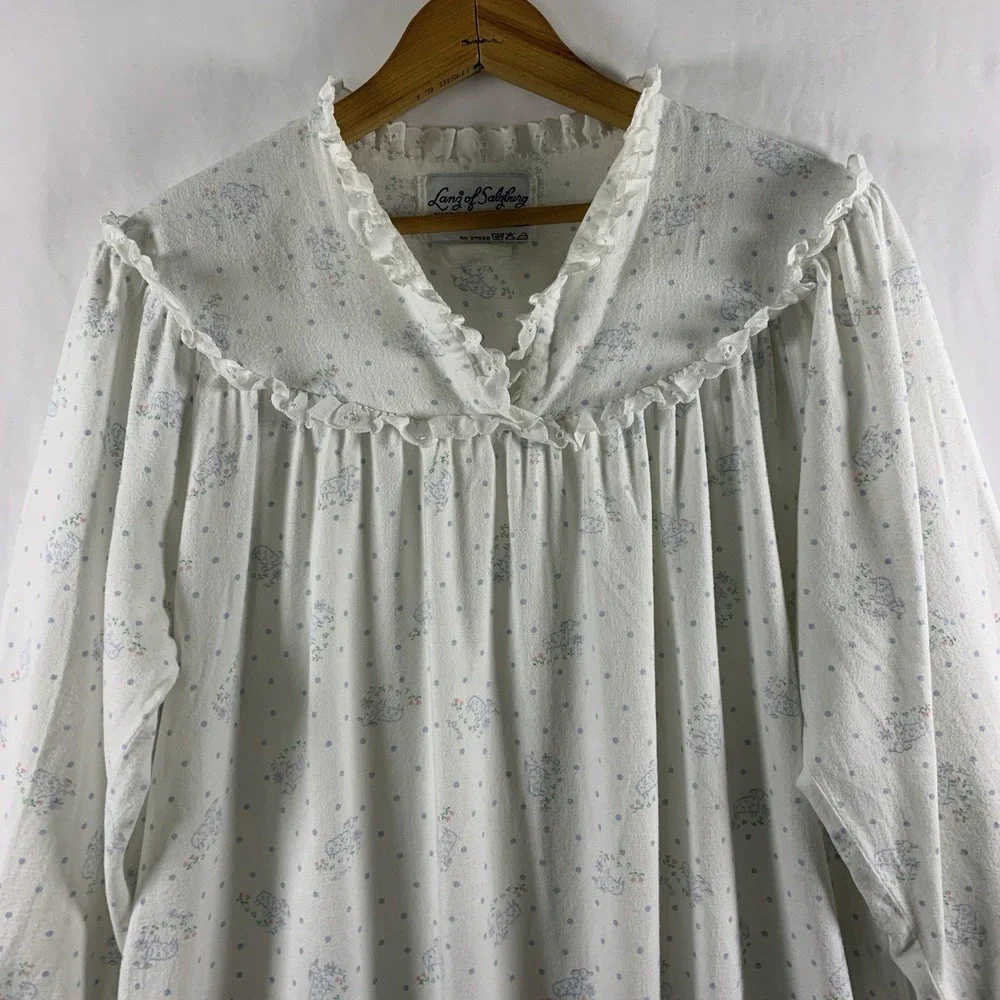 VTG Lanz of Salzburg Flannel Sheep Nightgown Size M Prairie Cottage Lace Trim